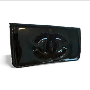 GWP Glossy Black Patent Leather HANDBAG